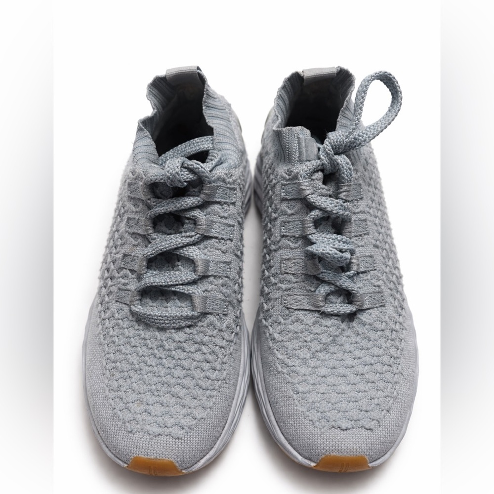 NOBULL Gray Knit Trainers Gum Sole Cross Training Shoes Athletic Sneakers size 9